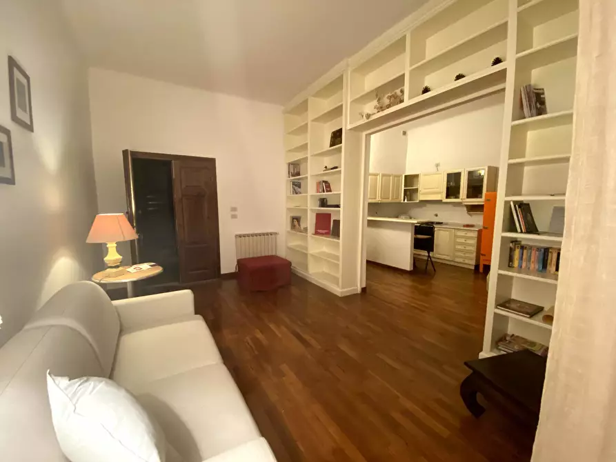 Immagine 2 di Trilocale in affitto  a Sarzana