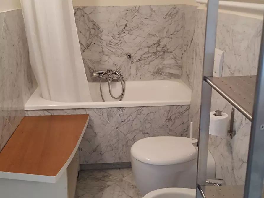 Immagine 25 di Trilocale in affitto  a Sarzana