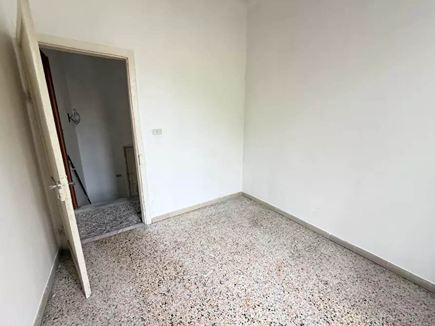 Immagine 17 di Appartamento in vendita  in Viale Giuseppe Mazzini a Sarzana