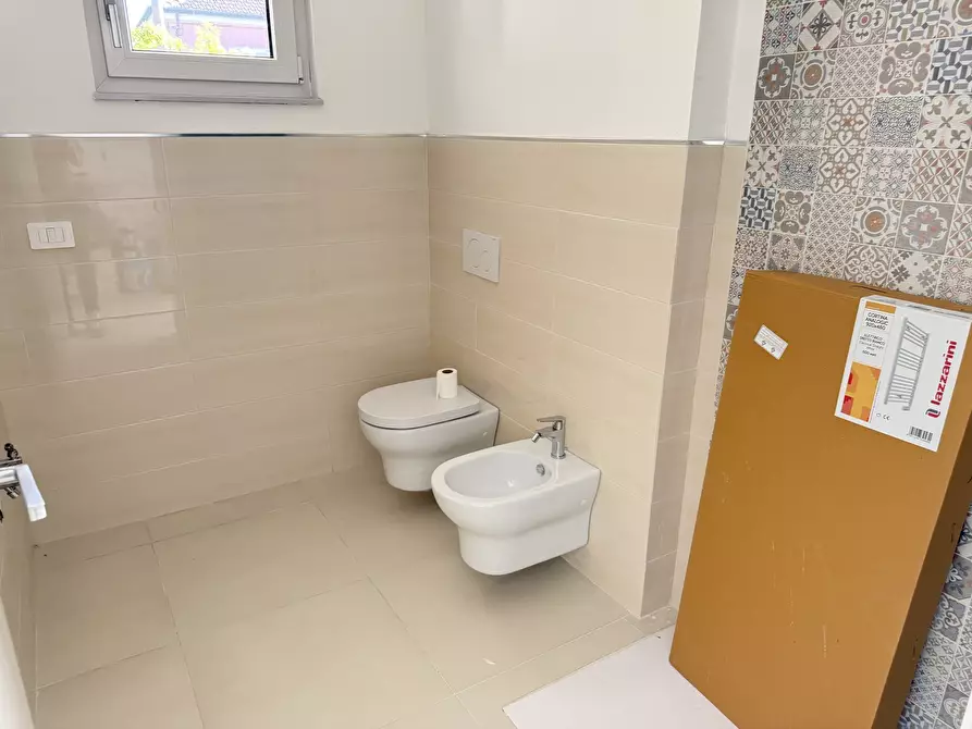 Immagine 12 di Bilocale in vendita  a Sarzana