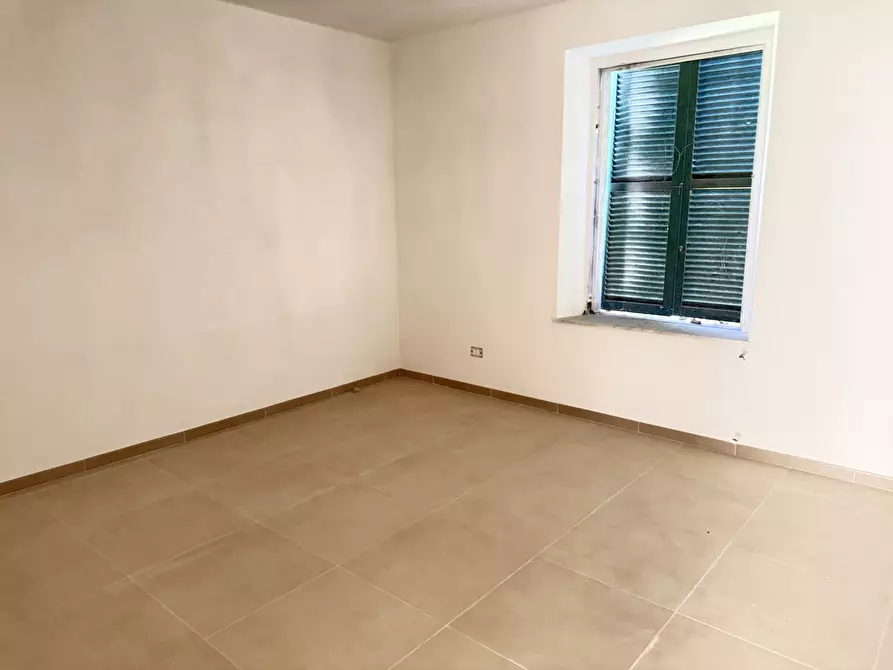 Immagine 13 di Trilocale in affitto  a Sarzana