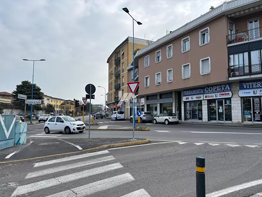 Immagine 1 di Garage in vendita  in Via Valcamonica a Brescia