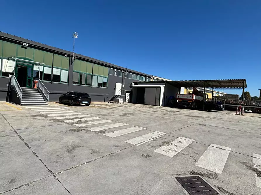 Immagine 28 di Attività artigianale in vendita  in Via Giovanni Scazzola 74 a Alessandria