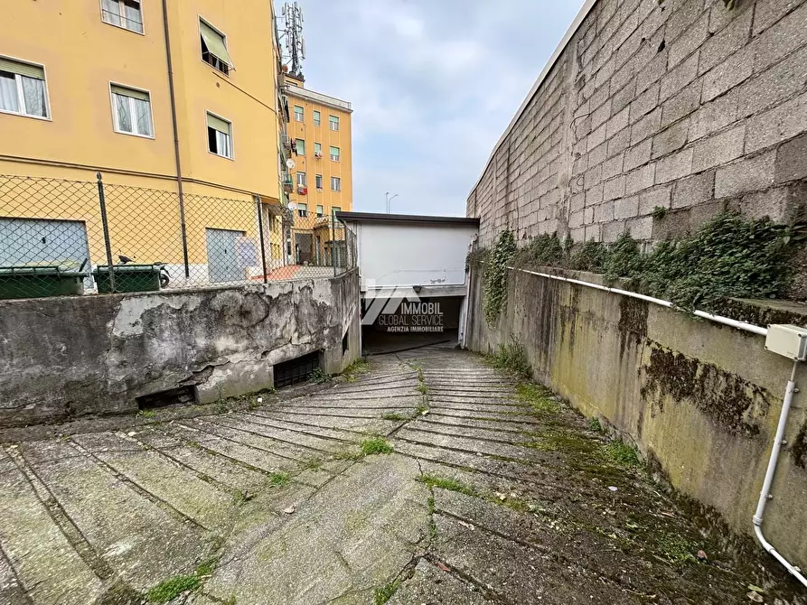 Immagine 12 di Garage in vendita  in Via Valcamonica a Brescia