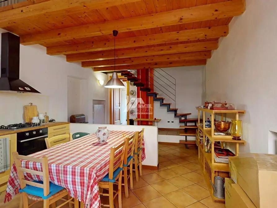 Immagine 2 di Bilocale in vendita  in Via dell'Albera a Gardone Riviera