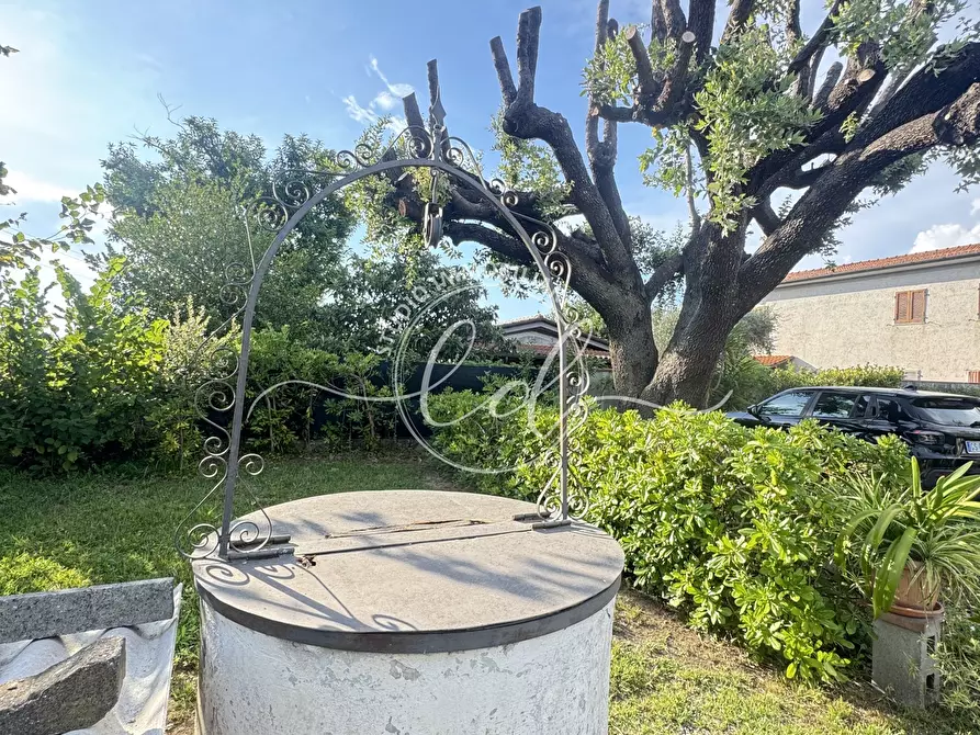 Immagine 72 di Porzione di casa in vendita  a Pietrasanta