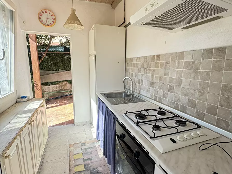 Immagine 11 di Porzione di casa in vendita  a Massa