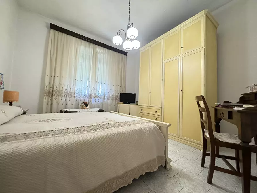 Immagine 29 di Porzione di casa in vendita  a Massa