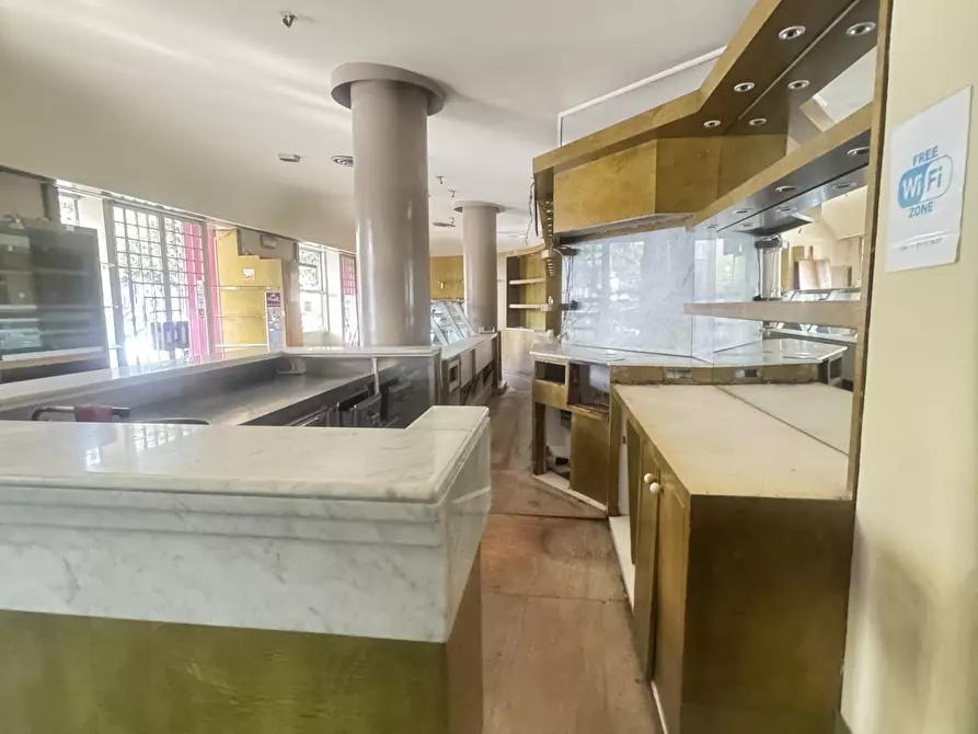 Immagine 6 di Bar / Ristorante in affitto  a Pietrasanta