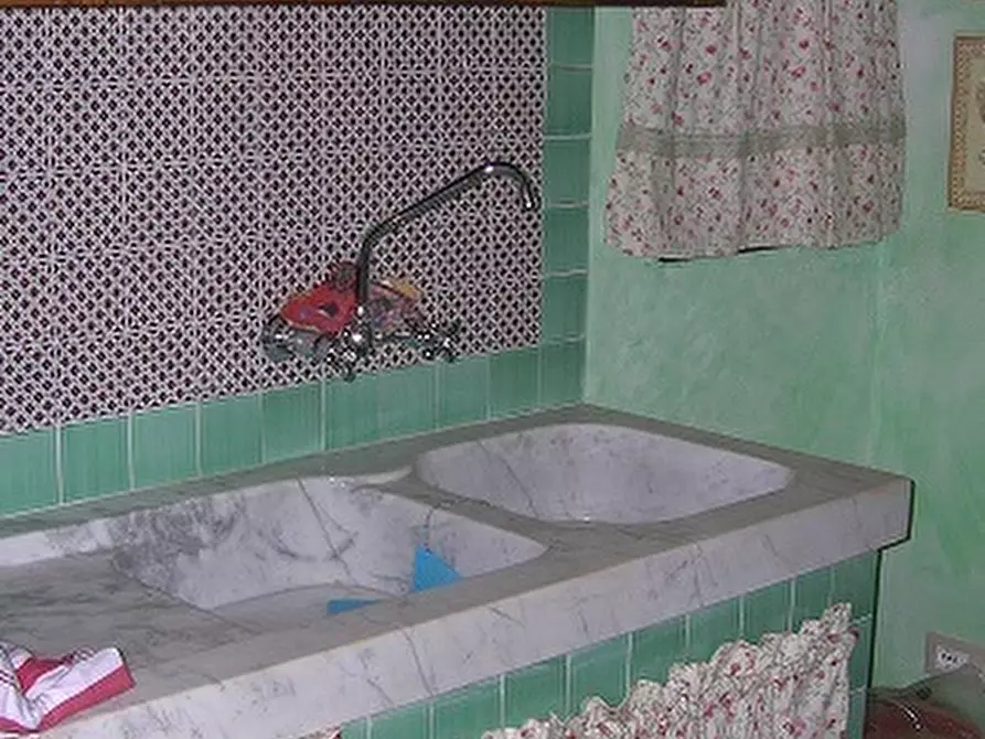 Immagine 4 di Porzione di casa in vendita  a Seravezza