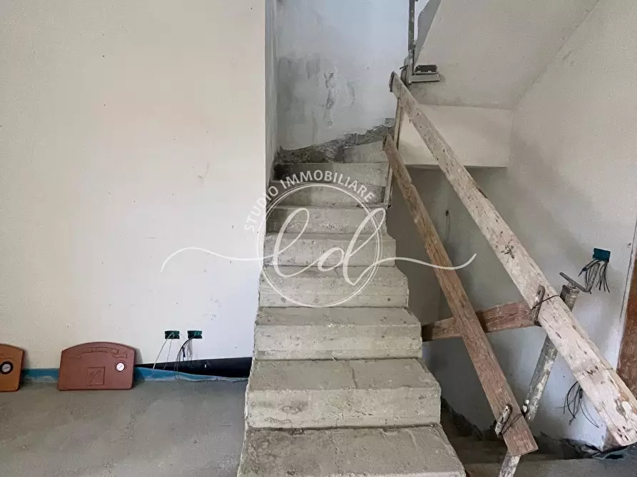Immagine 17 di Porzione di casa in vendita  a Camaiore