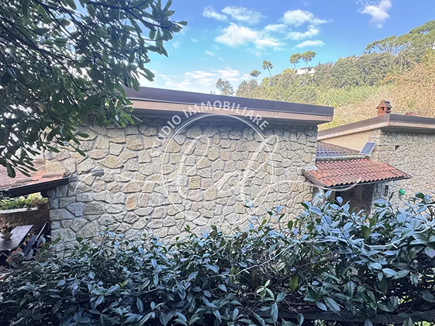 Immagine 130 di Casa indipendente in vendita  a Massarosa