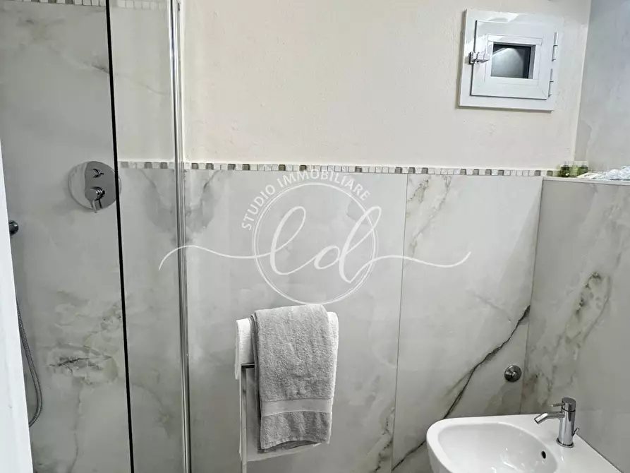 Immagine 51 di Loft/Open space in vendita  a Pietrasanta