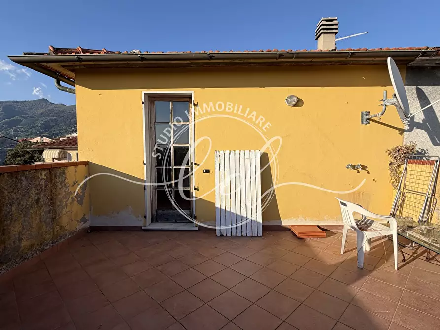 Immagine 57 di Porzione di casa in vendita  a Seravezza