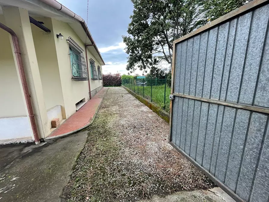 Immagine 49 di Casa indipendente in vendita  a Pietrasanta