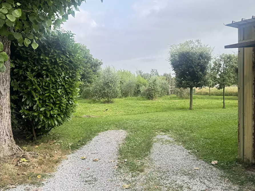 Immagine 25 di Stanza singola in vendita  a Pietrasanta