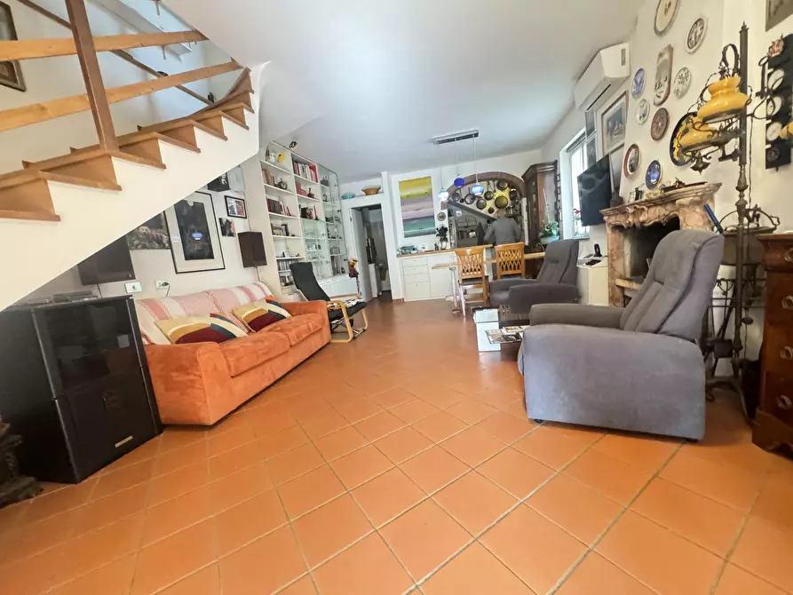 Immagine 9 di Porzione di casa in vendita  a Pietrasanta