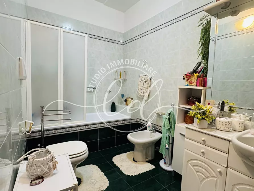 Immagine 41 di Quadrilocale in vendita  a Seravezza