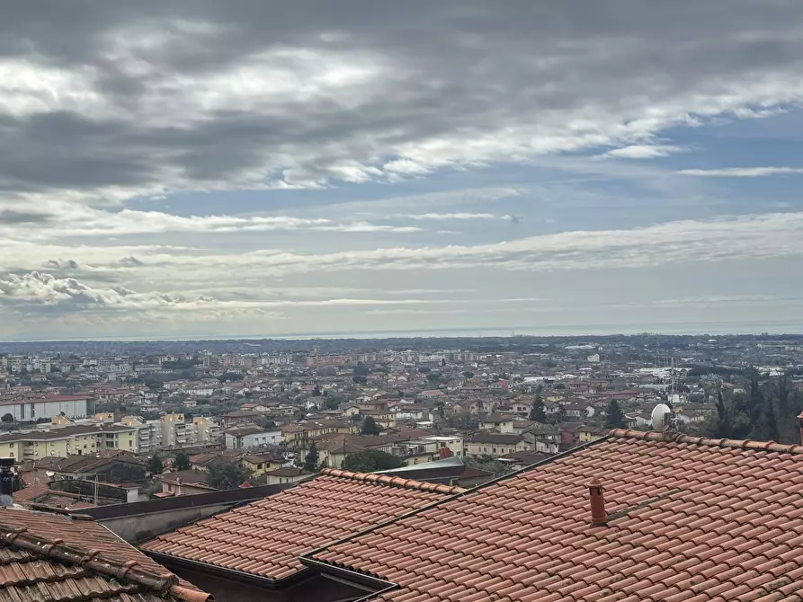 Immagine 7 di Quadrilocale in vendita  a Massa