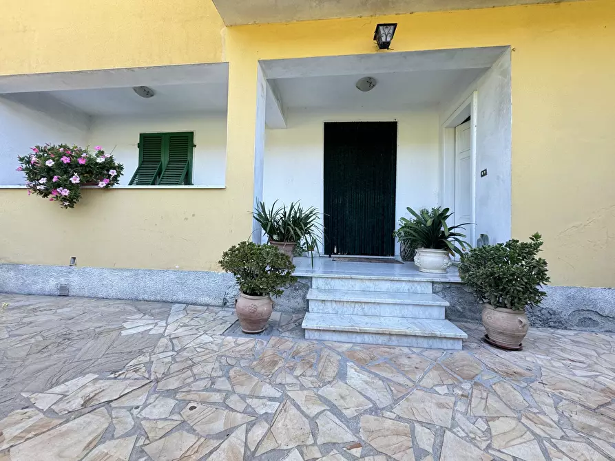 Immagine 61 di Porzione di casa in vendita  a Massa