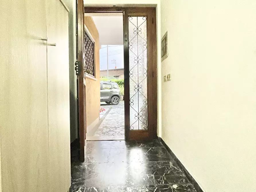 Immagine 27 di Trilocale in affitto  a Pietrasanta