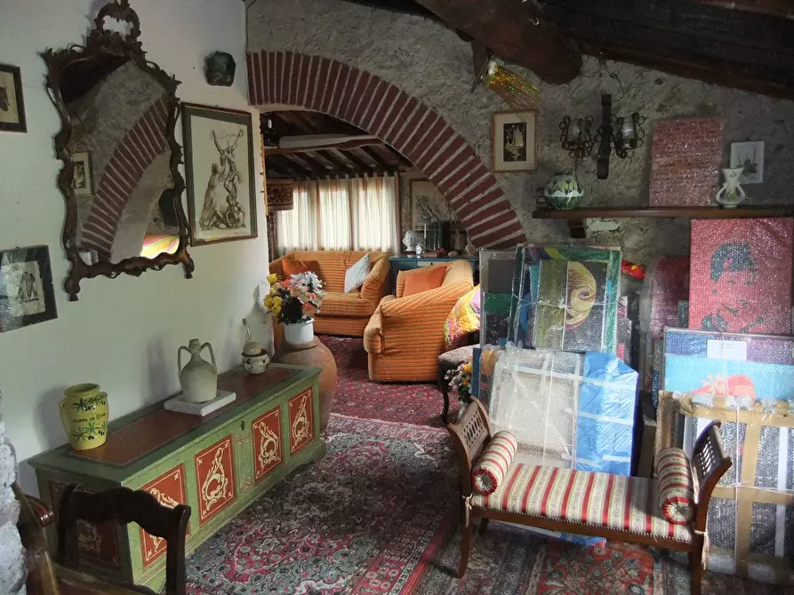 Immagine 8 di Porzione di casa in vendita  a Pietrasanta