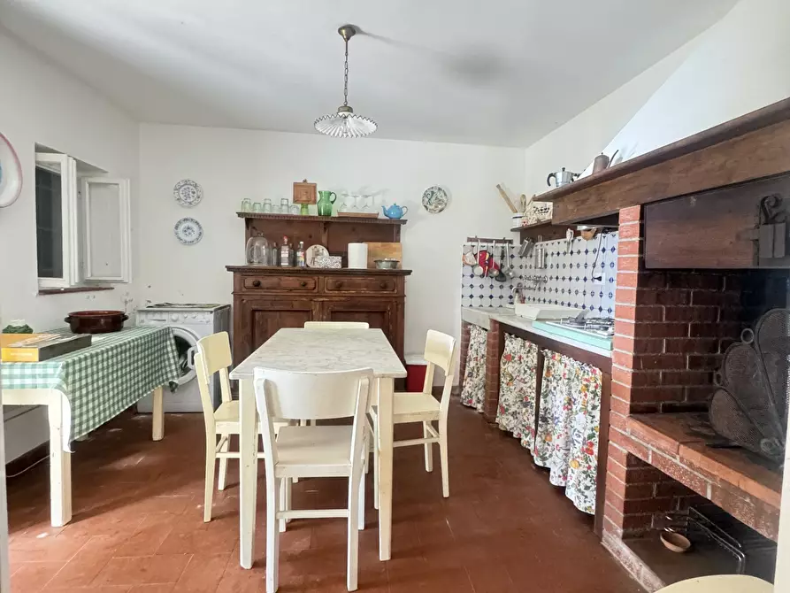 Immagine 9 di Rustico / casale in vendita  a Pietrasanta