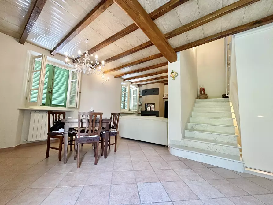 Immagine 4 di Porzione di casa in vendita  a Seravezza