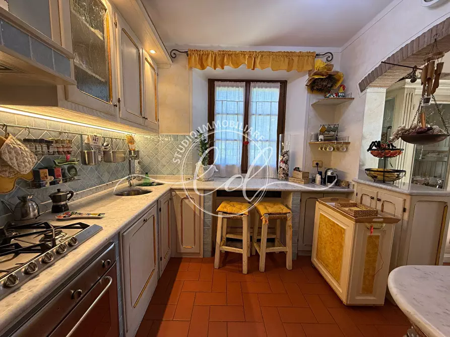 Immagine 11 di Porzione di casa in vendita  a Seravezza