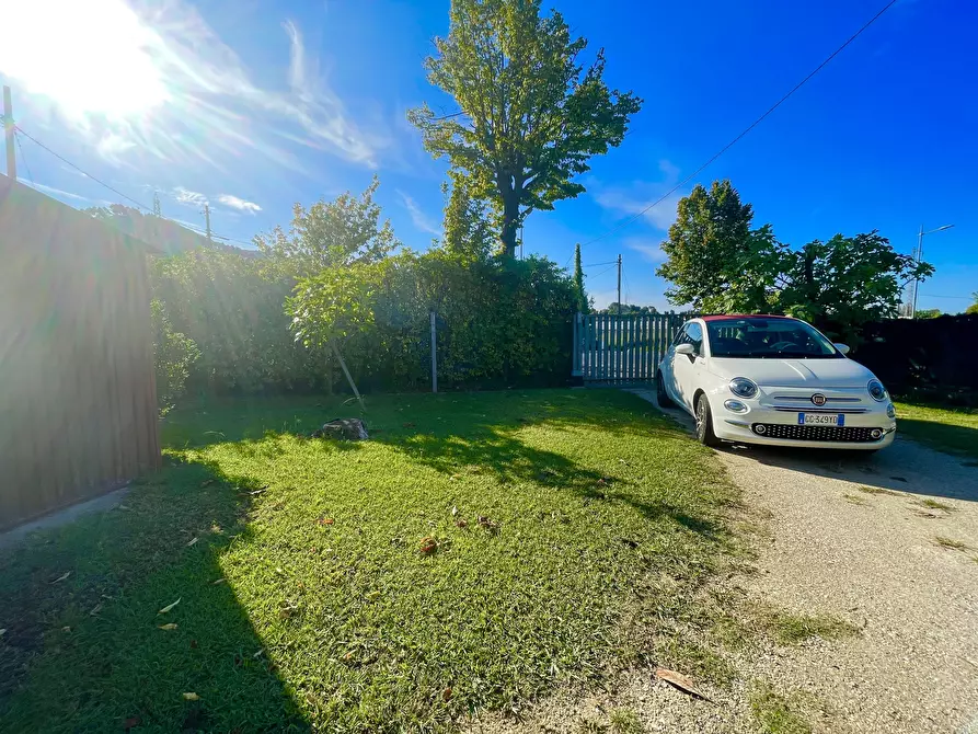 Immagine 12 di Rustico / casale in vendita  a Camaiore