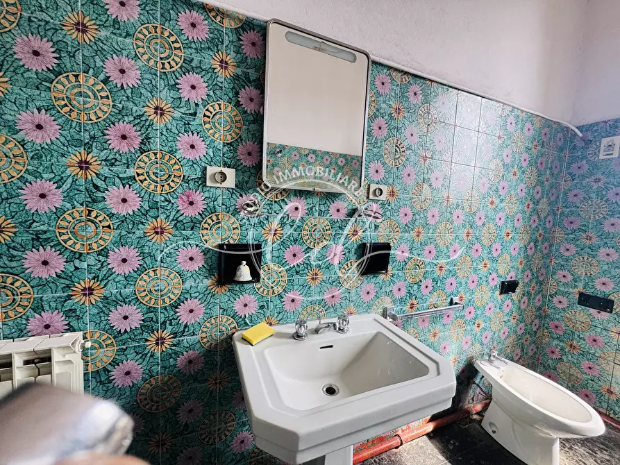 Immagine 41 di Pentalocale in vendita  a Lucca