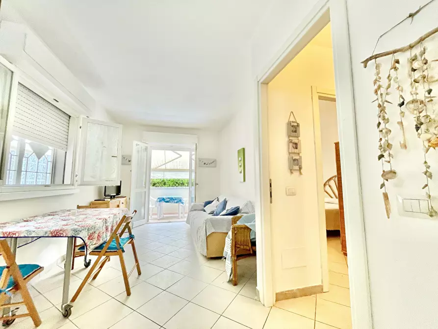 Immagine 6 di Trilocale in affitto  a Pietrasanta