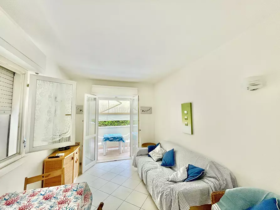 Immagine 7 di Trilocale in affitto  a Pietrasanta