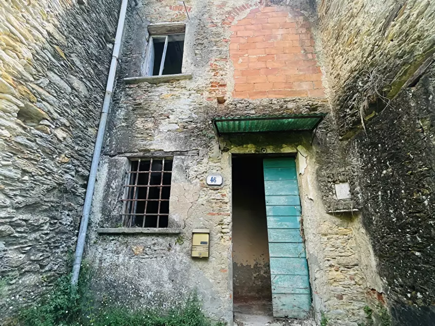 Immagine 17 di Rustico / casale in vendita  a Seravezza