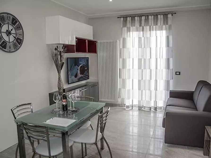 Immagine 7 di Bilocale in affitto  a Camaiore