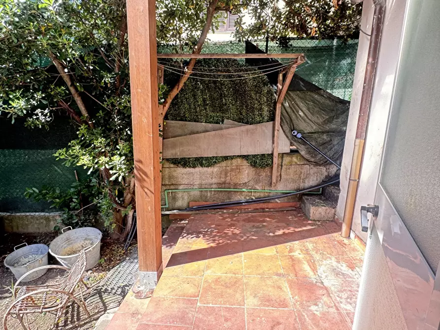 Immagine 12 di Porzione di casa in vendita  a Massa