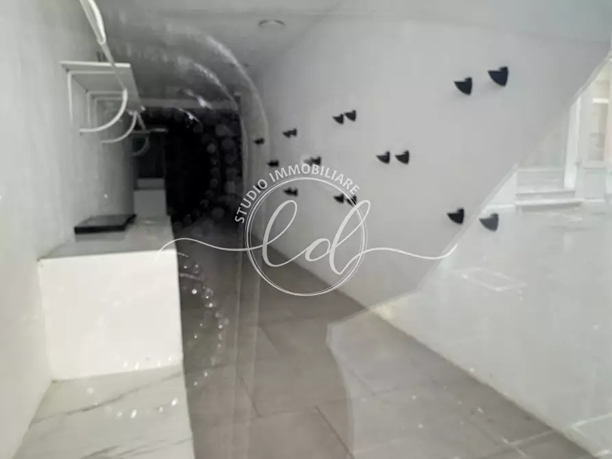 Immagine 3 di Capannone industriale in affitto  a Pietrasanta