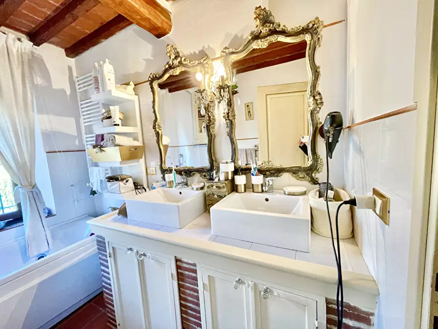 Immagine 31 di Rustico / casale in vendita  a Camaiore