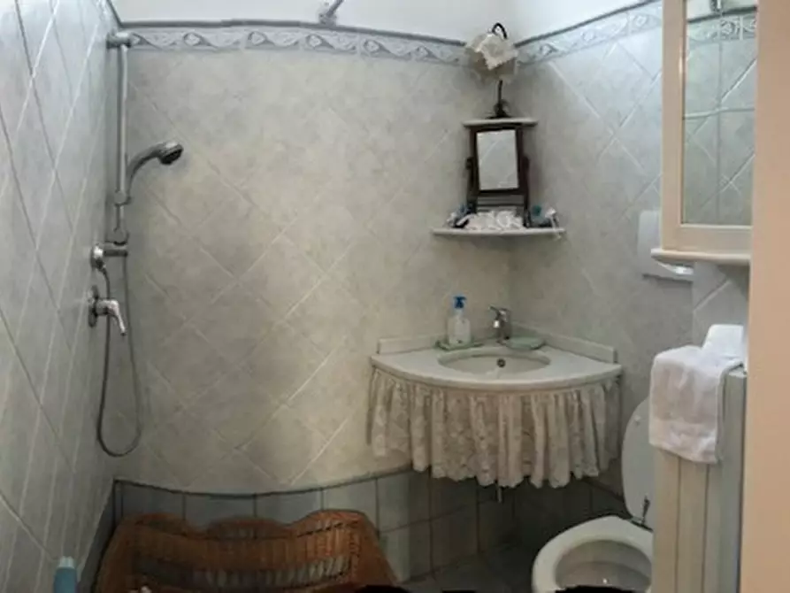 Immagine 17 di Porzione di casa in vendita  a Pietrasanta