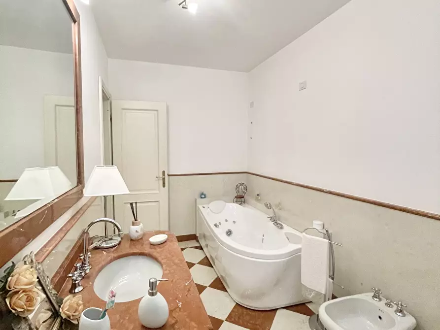 Immagine 23 di Porzione di casa in vendita  a Seravezza