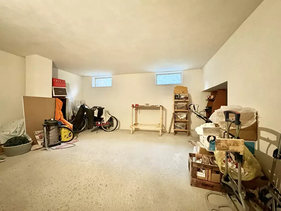 Immagine 42 di Porzione di casa in vendita  a Massa