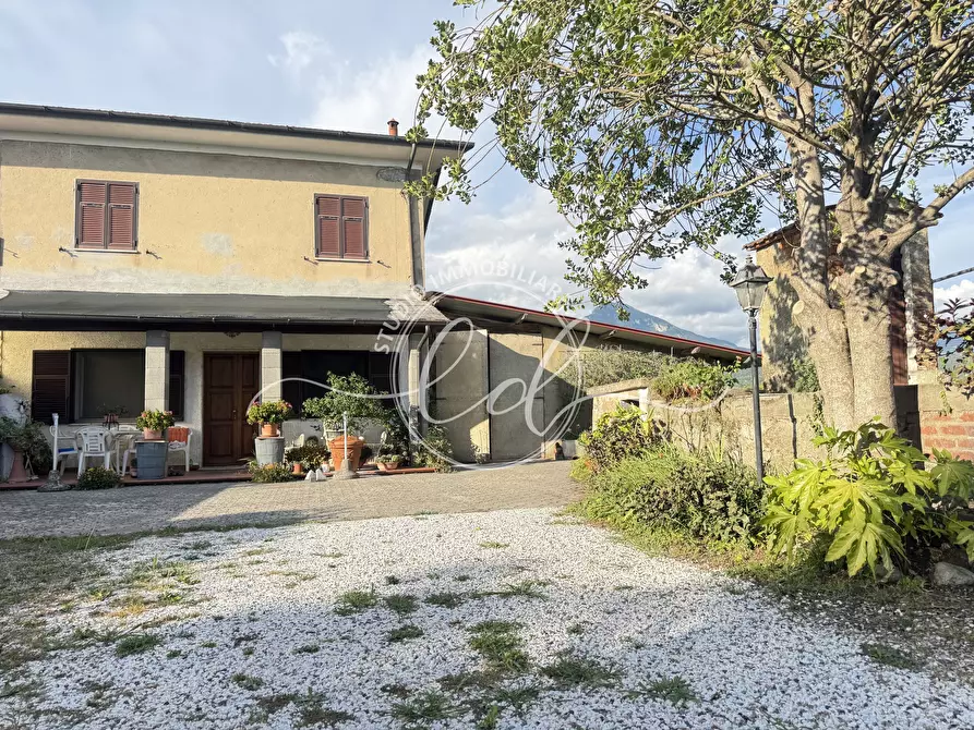 Immagine 3 di Porzione di casa in vendita  a Pietrasanta