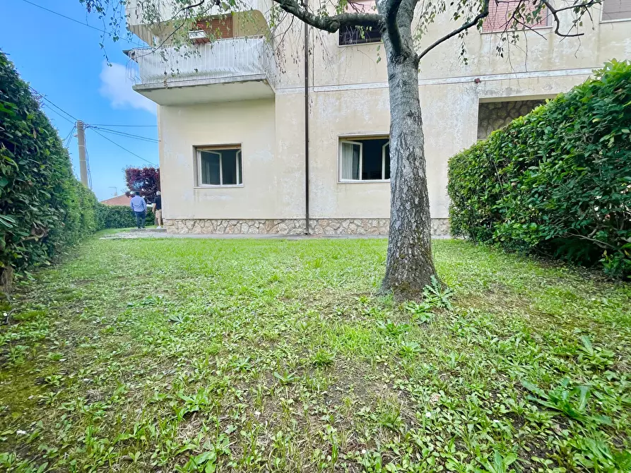 Immagine 21 di Quadrilocale in vendita  a Pietrasanta