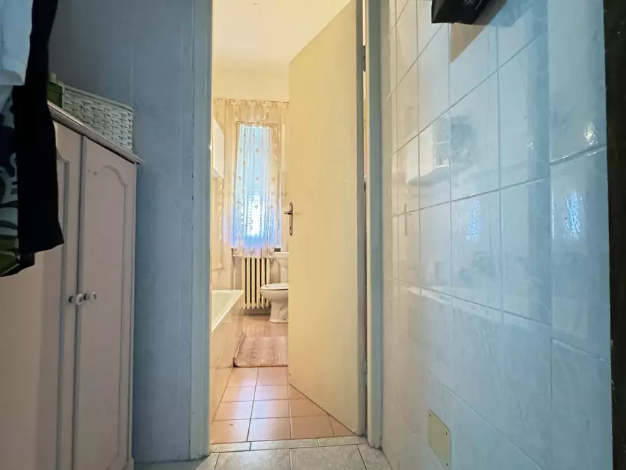 Immagine 33 di Porzione di casa in vendita  a Massa