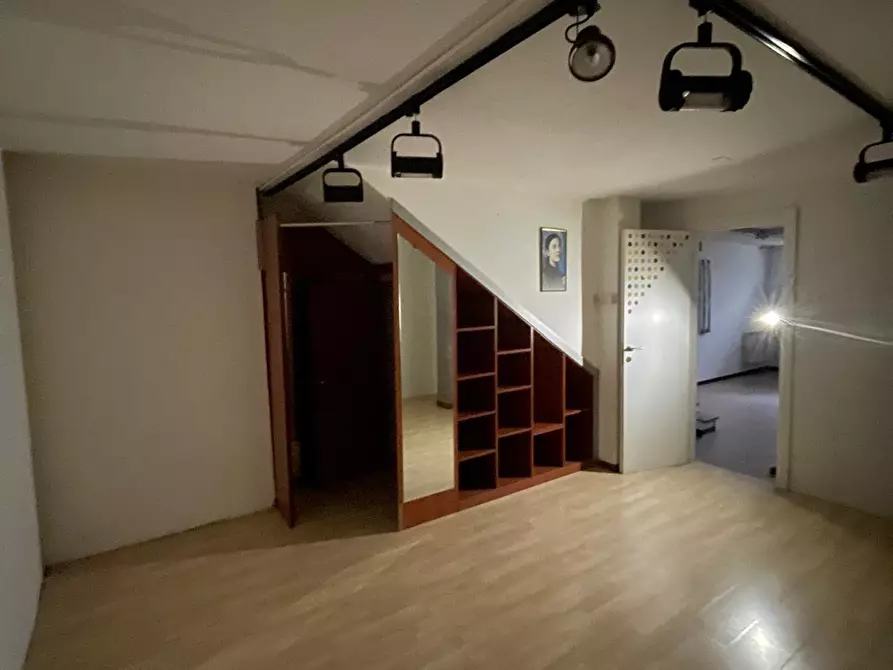 Immagine 13 di Capannone industriale in affitto  a Camaiore