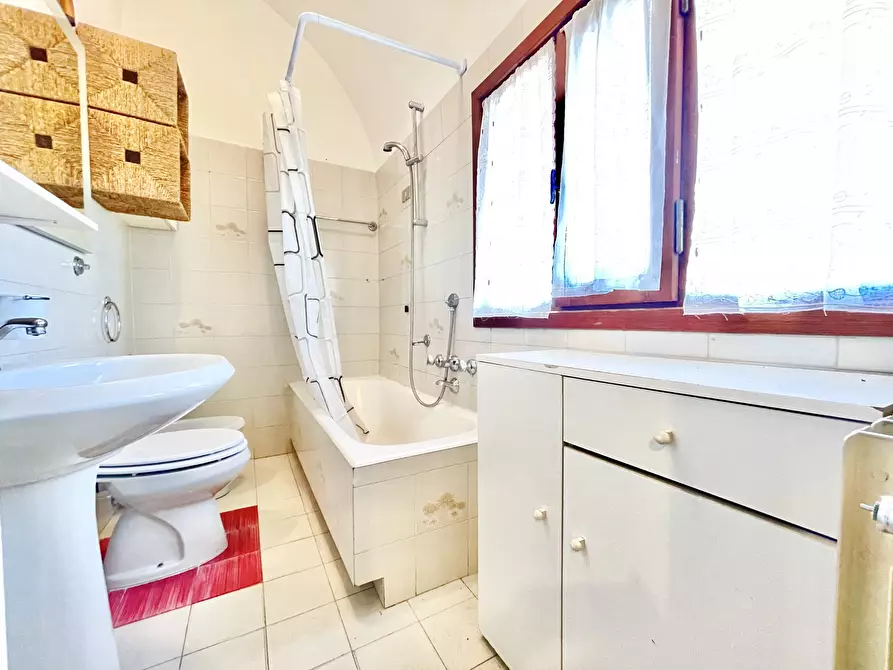 Immagine 12 di Quadrilocale in affitto  a Seravezza