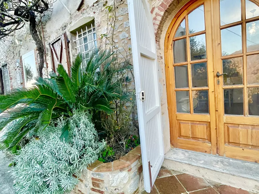 Immagine 54 di Porzione di casa in vendita  a Massarosa