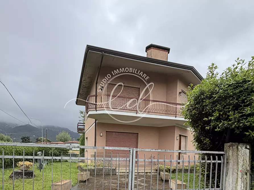 Immagine 1 di Casa indipendente in vendita  a Pietrasanta