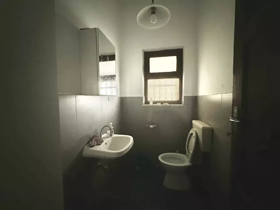 Immagine 30 di Porzione di casa in vendita  a Massa