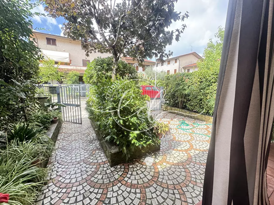 Immagine 49 di Villetta a schiera in vendita  a Seravezza